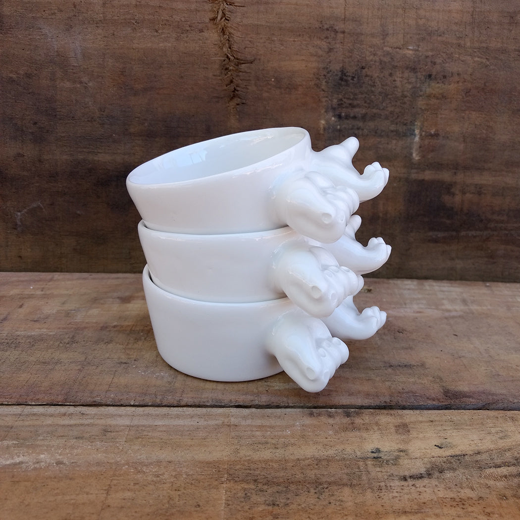 Conjunto de cuencos pequeños loza esmaltada con manos decorativas