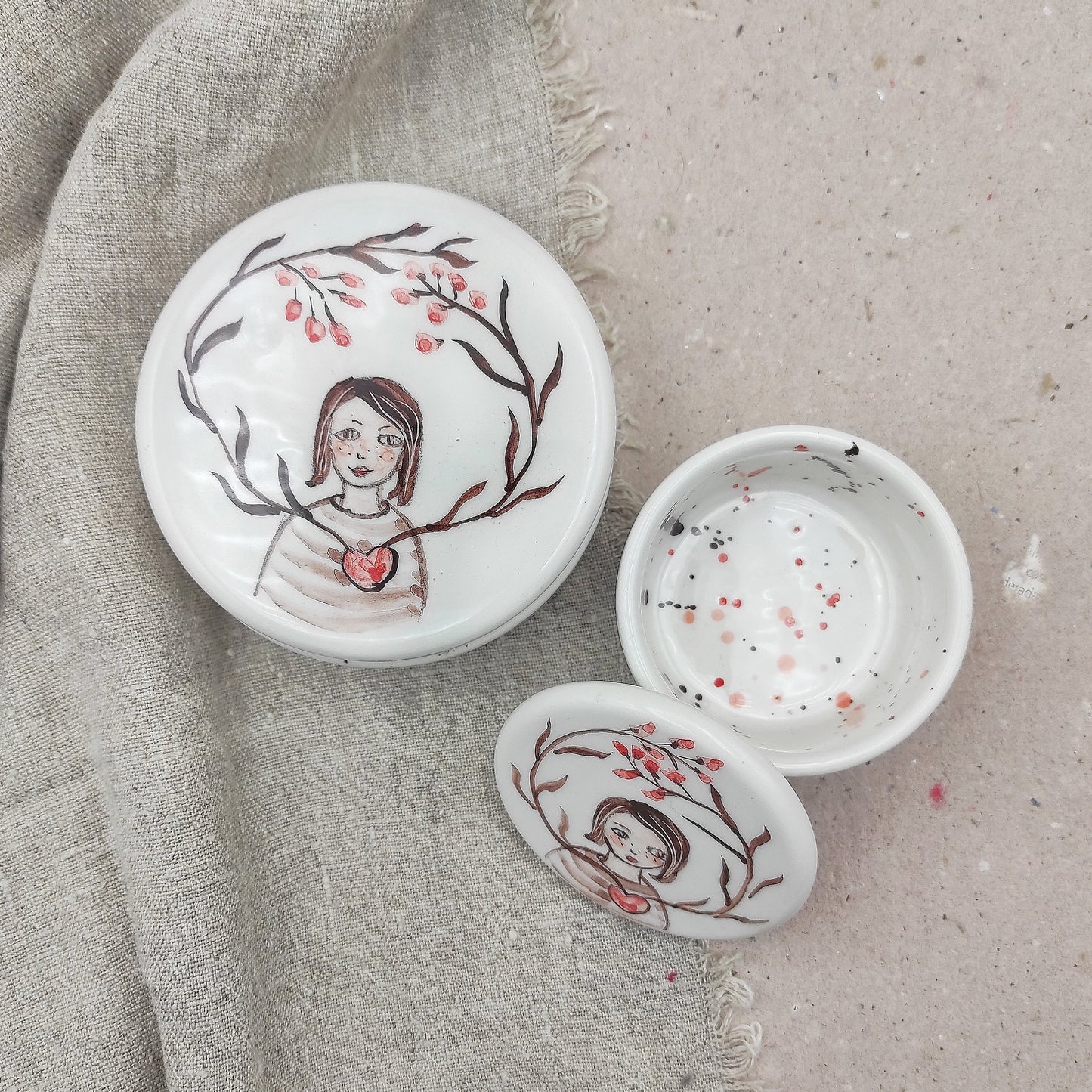 Caja joyero grande BIHU tapa con diseño único de niña con flores