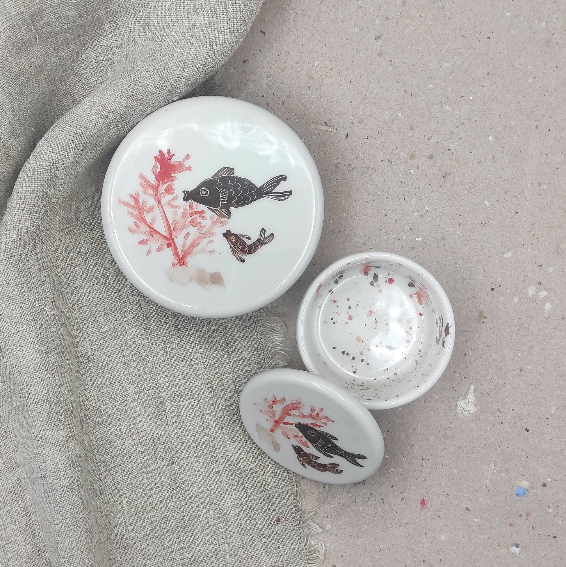 Caja joyero cerámica grande colección roja pintada a mano con motivos marinos