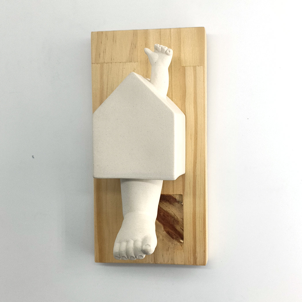 Escultura cerámica casa pared 