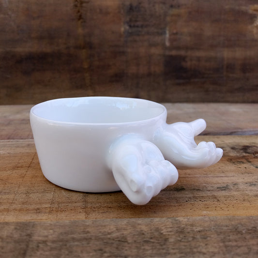 Cuenco circular pequeño cerámica con manos como asa vista frontal
