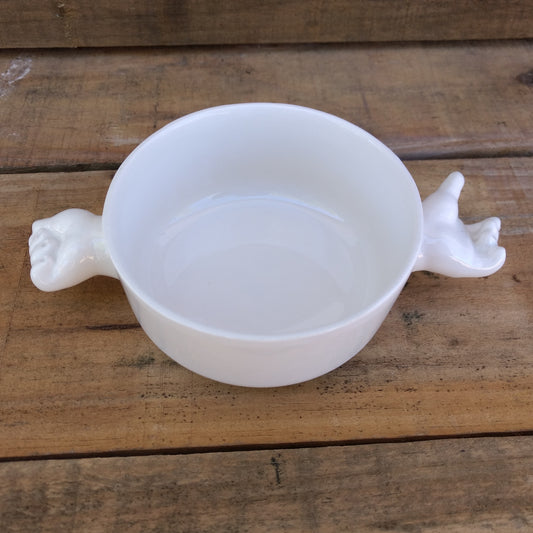 Cuenco circular cerámica con manos como asa vista frontal