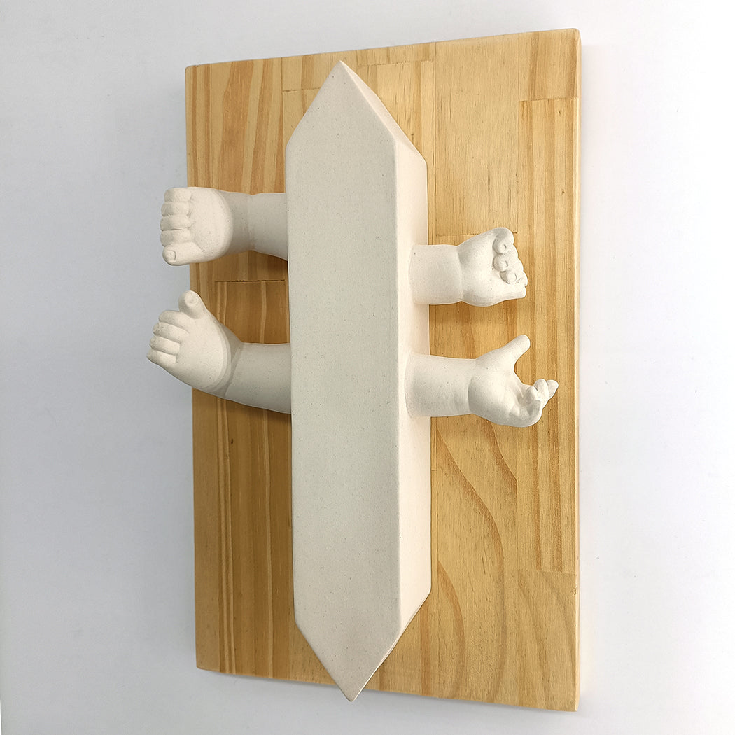 Escultura cerámica casa dos tejados vista lateral BIHU