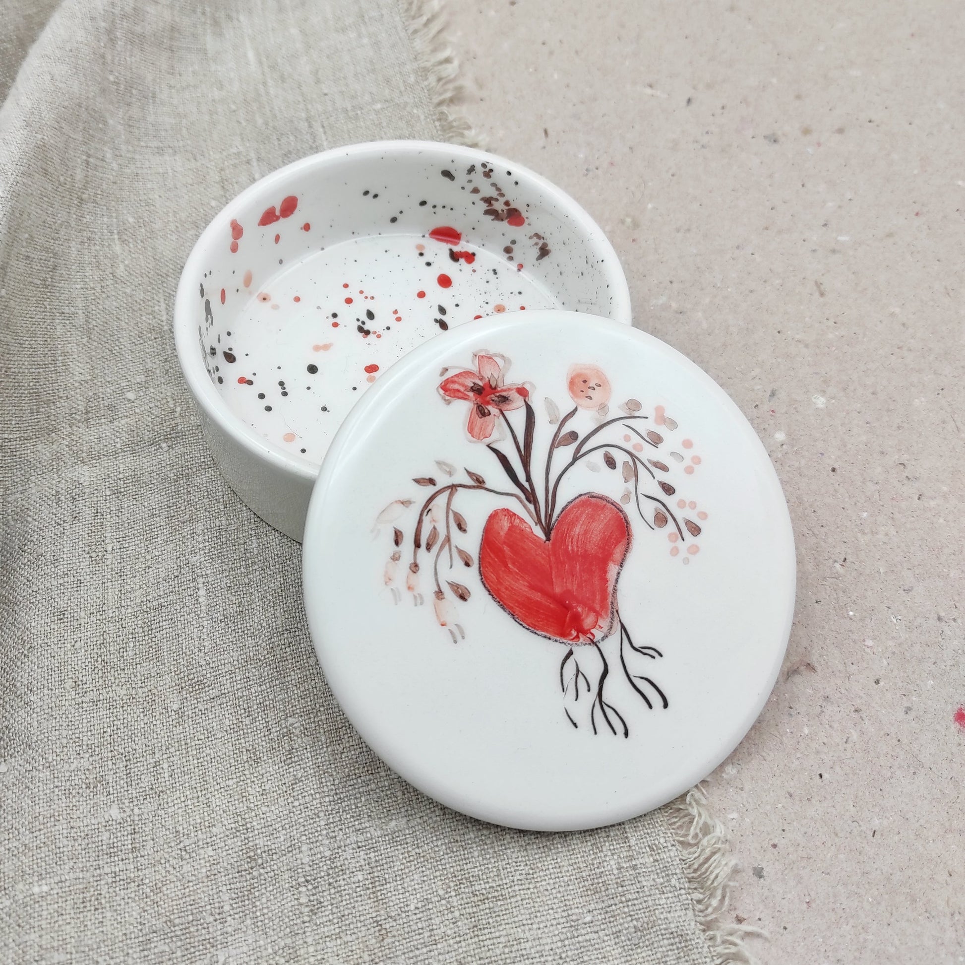 Caja joyero grande BIHU tapa con diseño único de corazón con flores