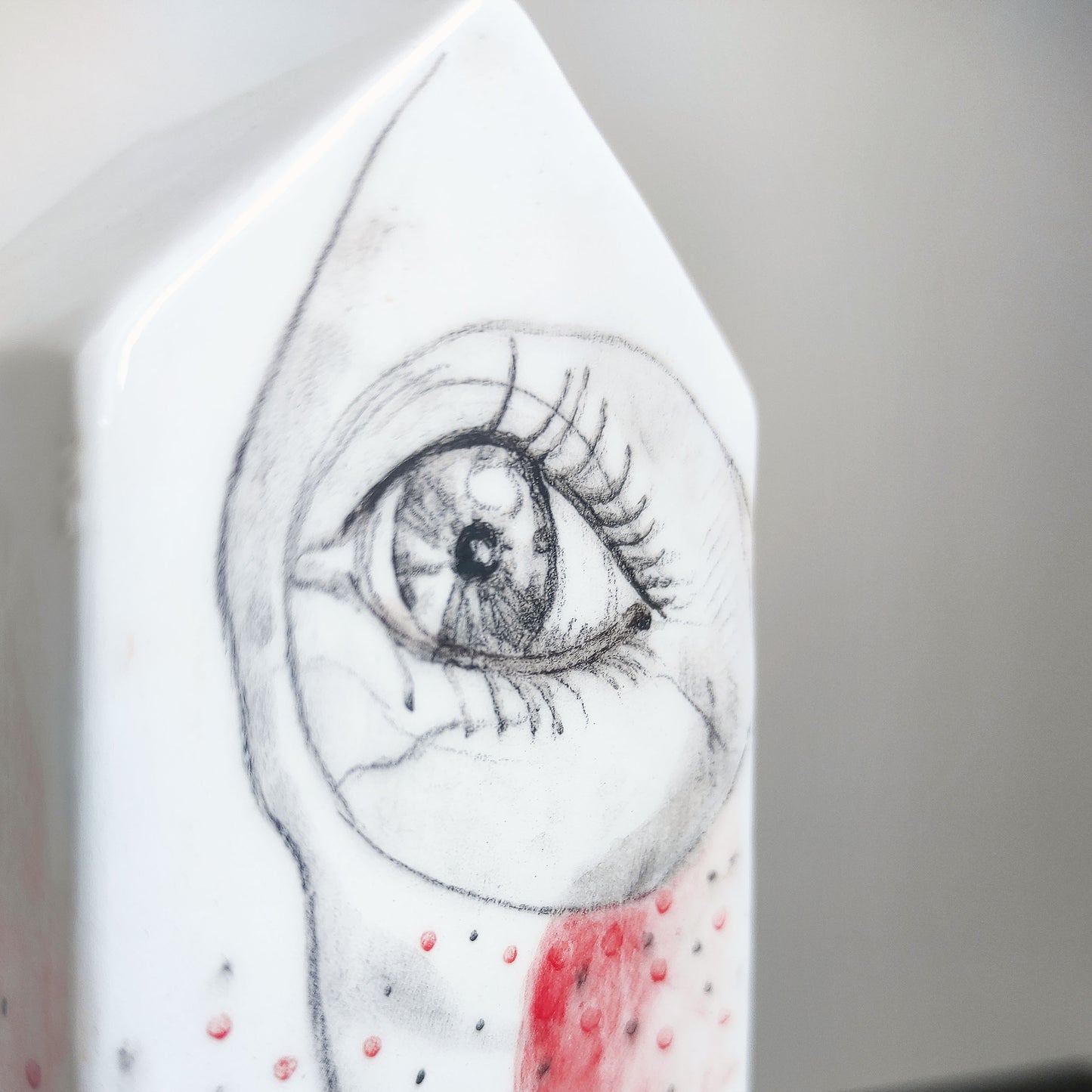  Larva escultura cerámica detalle superior ojo