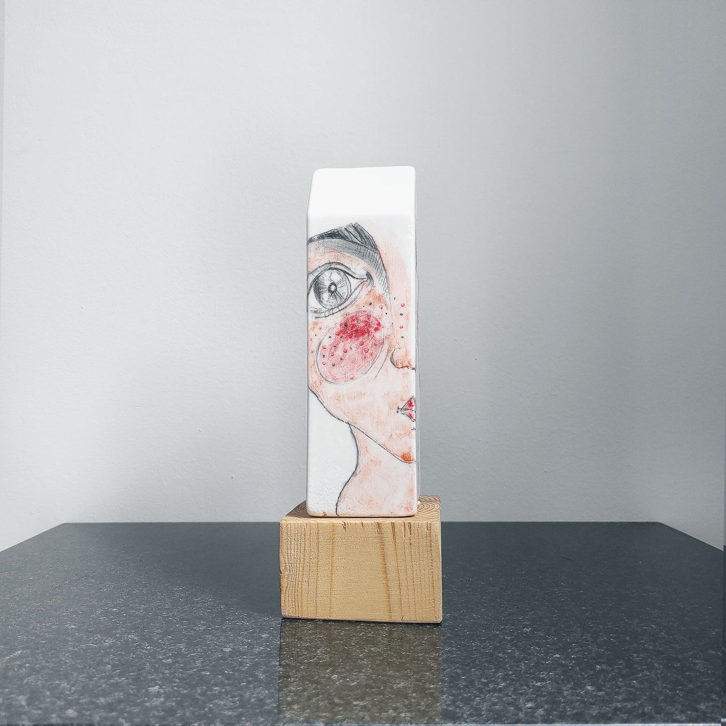  Escultura casa cerámica Larva pieza única 