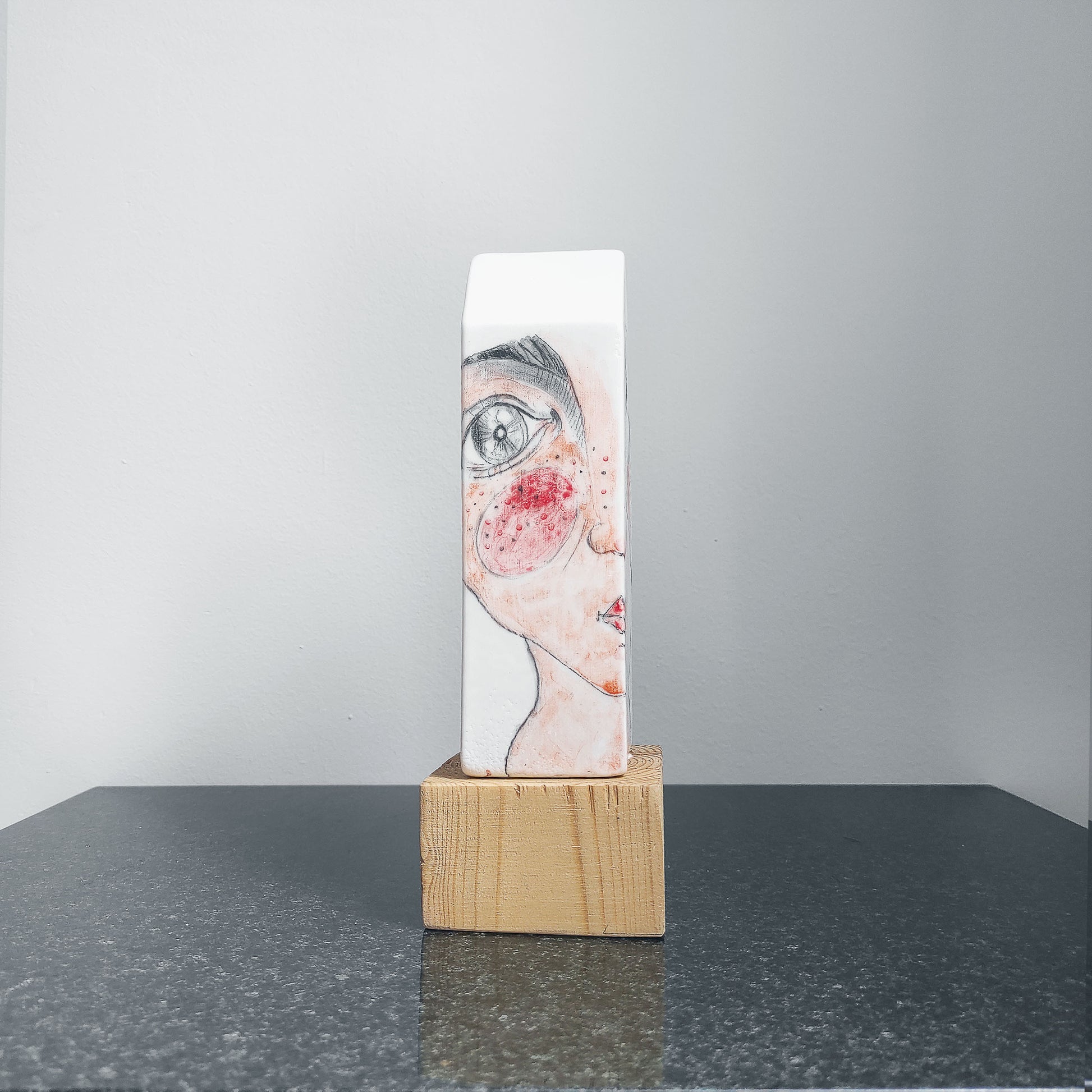  Escultura casa cerámica Larva pieza única 