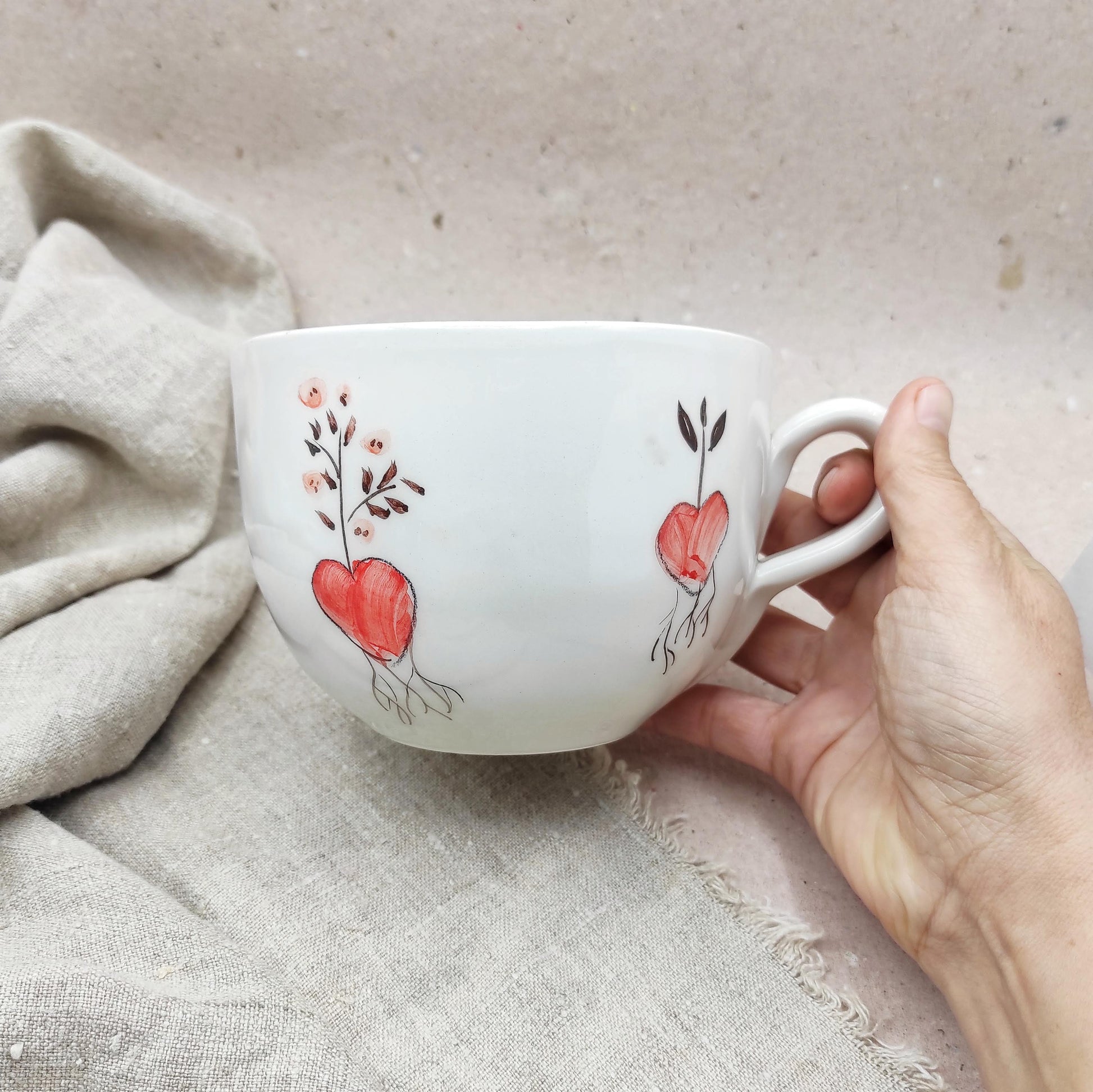 Taza cerámica grande BIHU diseño único pintado a mano con corazones
