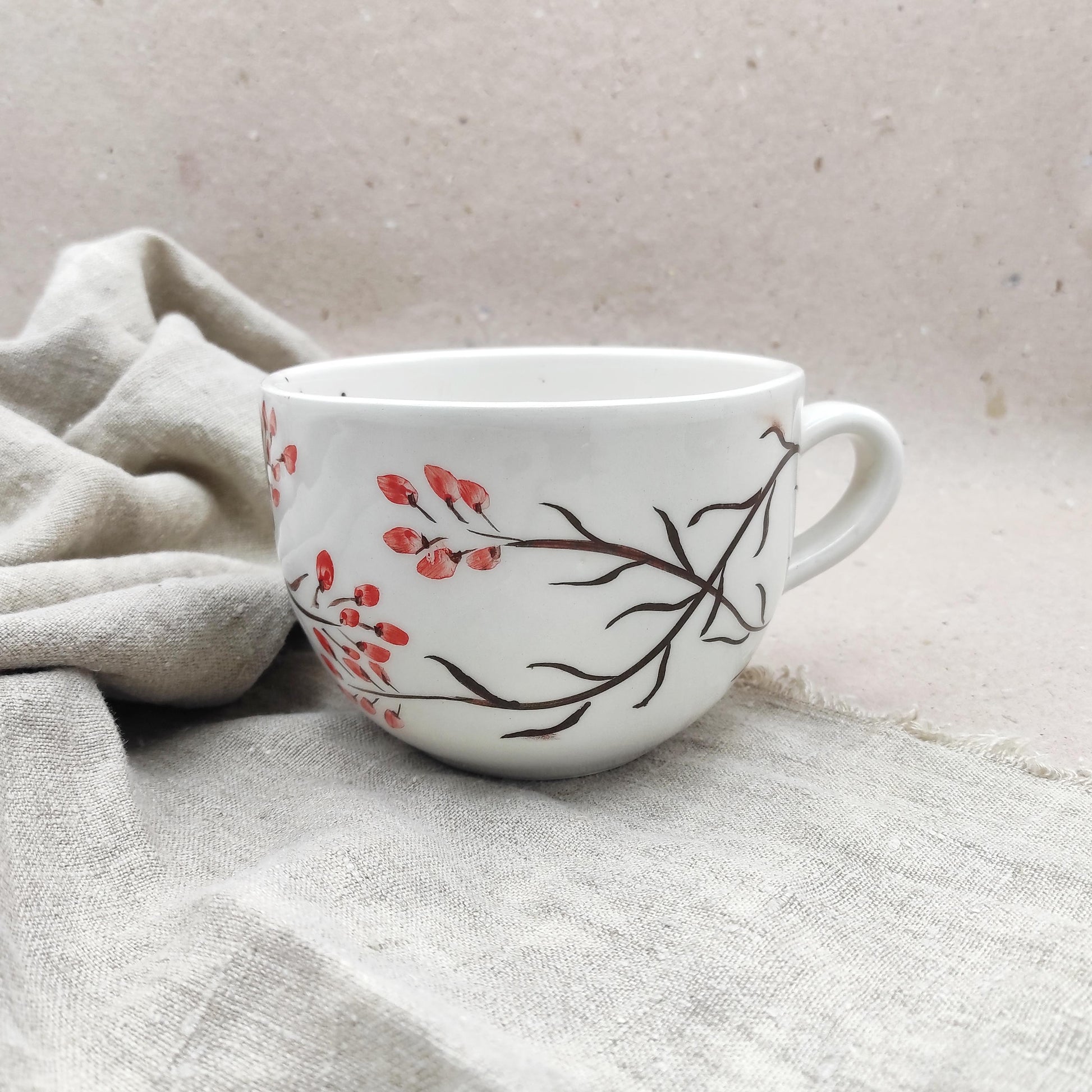 Taza extra grande cerámica pintada a mano con diseños coloridos trasero niña