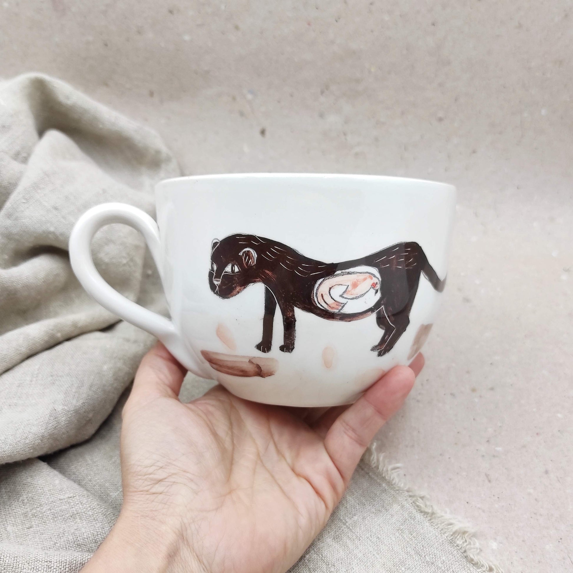 Taza extra grande cerámica pintada a mano con diseños de panteras y guepardo trasera
