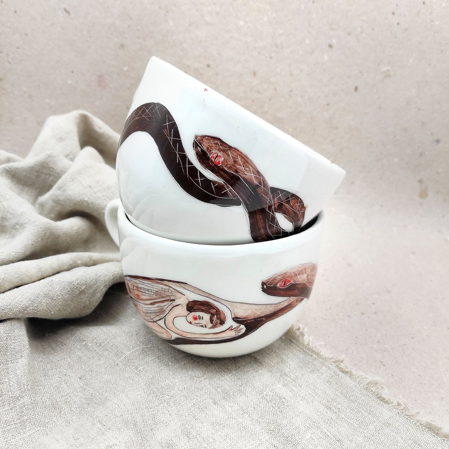 Taza extra grande cerámica pintada a mano con diseños de serpiente