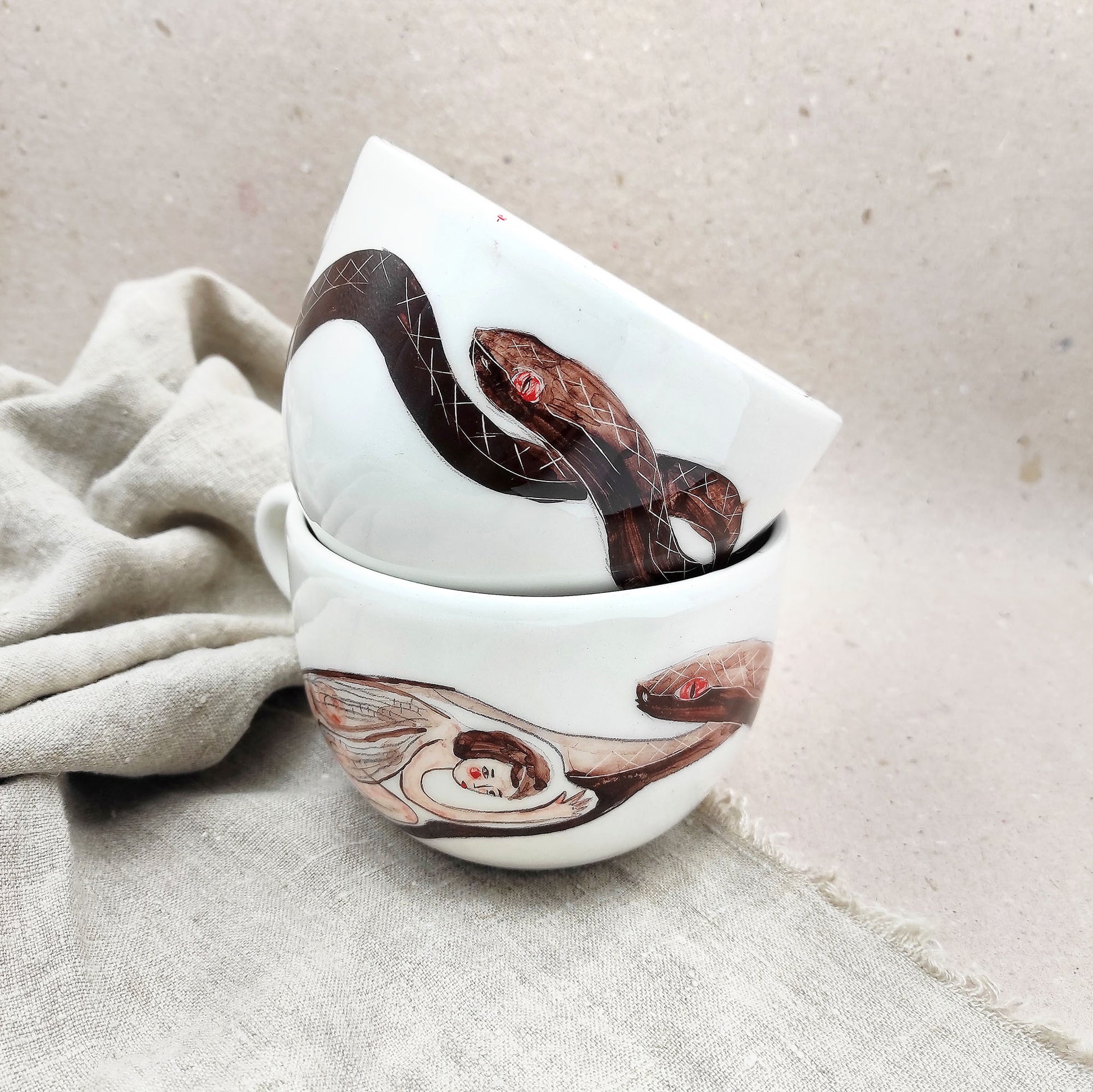 Taza extra grande cerámica pintada a mano con diseños de serpiente