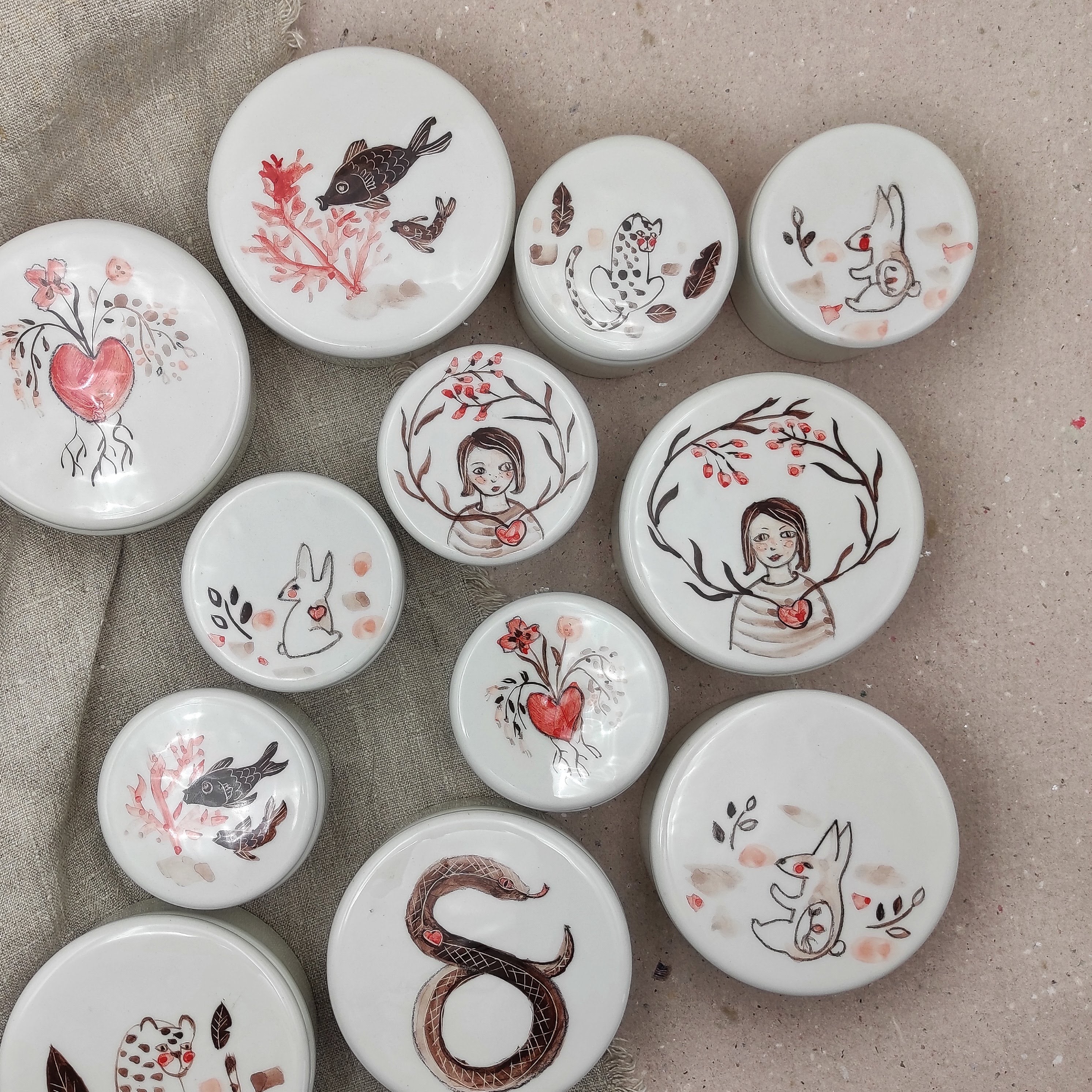 Conjunto de cajas joyero  de loza pintada a mano diferentes modelos