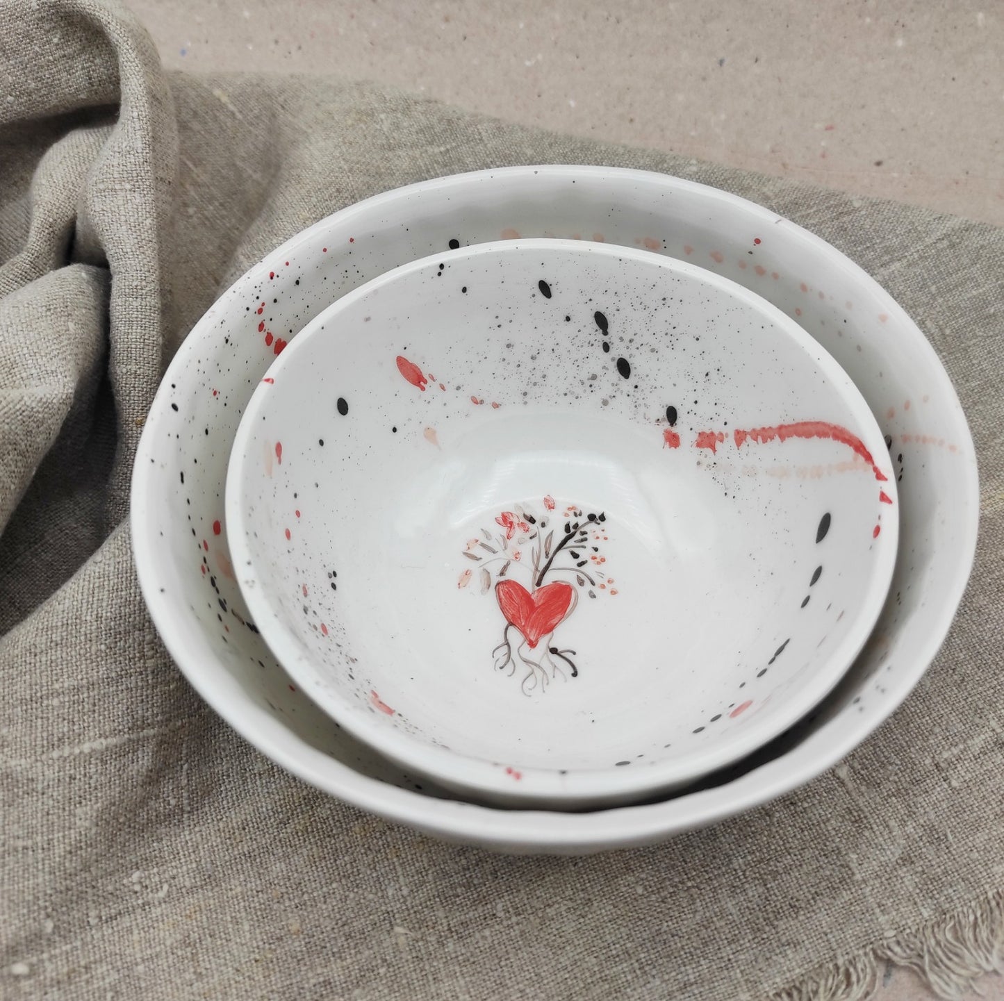 Conjunto cuencos cerámica pintados a mano diferentes dos tamaños