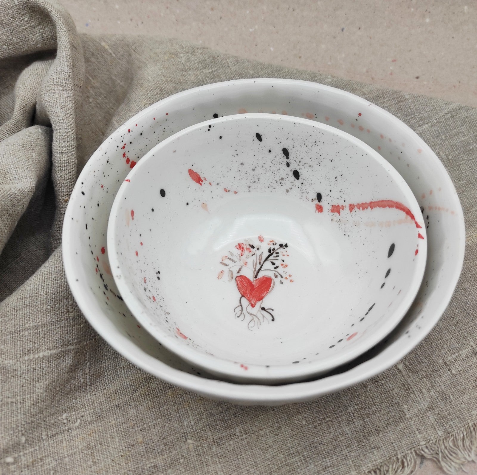 Conjunto cuencos cerámica pintados a mano diferentes dos tamaños