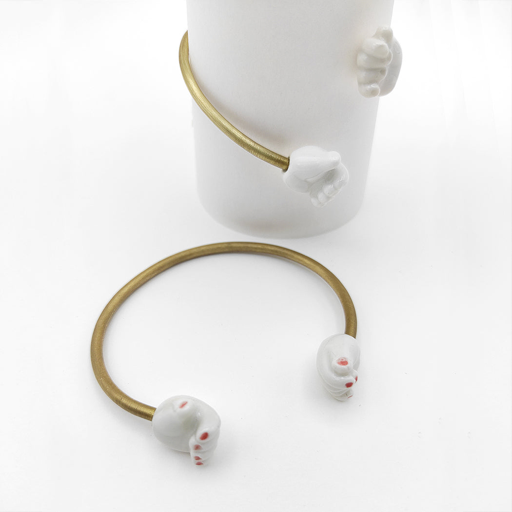 conjunto de pulsera abiertas latón con dos manos porcelana diseño ajustable
