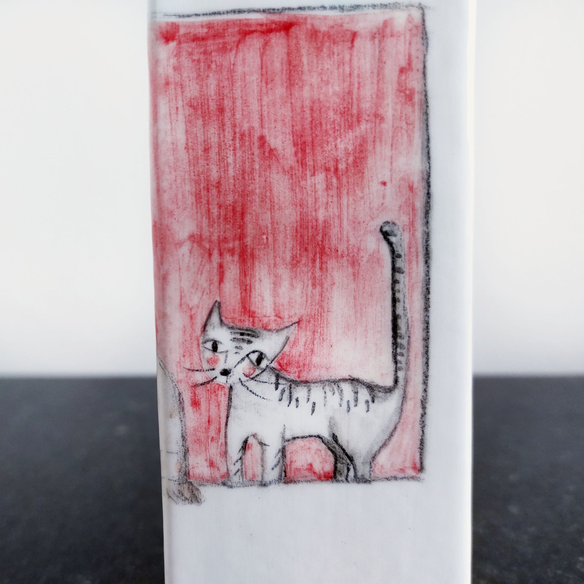 Detalle pintura a mano escultura Desde mi taller BIHU gato