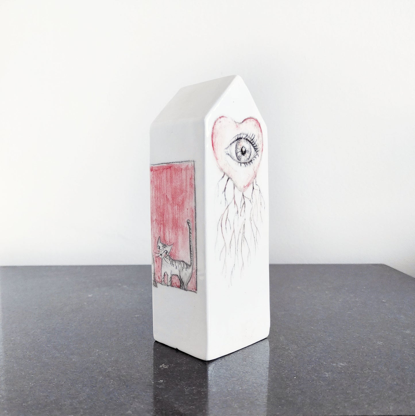 Escultura casa cerámica Desde mi taller decoración sobremesa corazón ojo