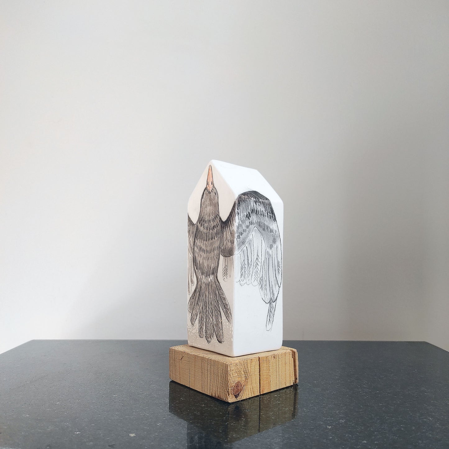 Escultura cerámica Zorro y mirlo BIHU con animales pintados