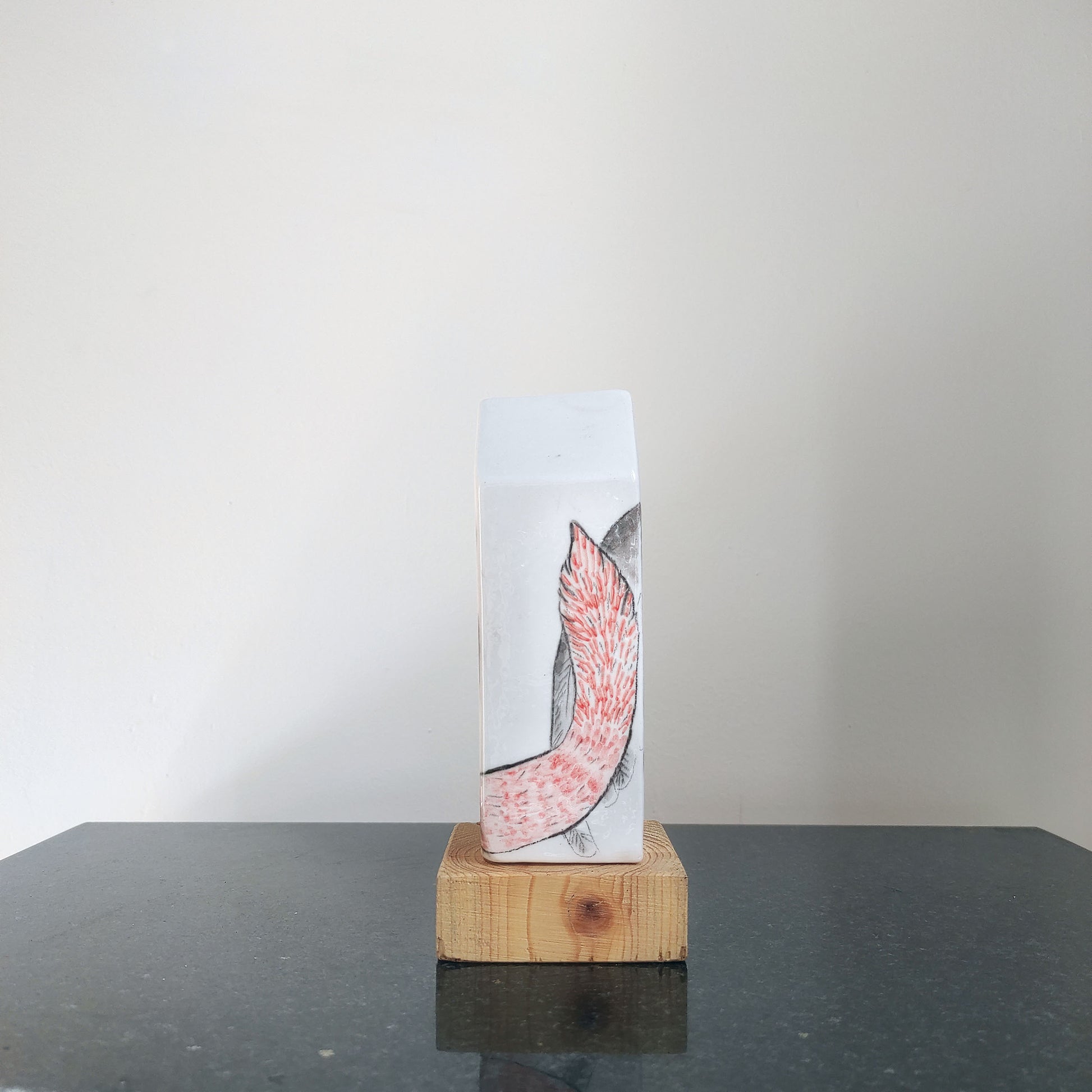 Escultura cerámica Zorro y mirlo pieza única vista lateral