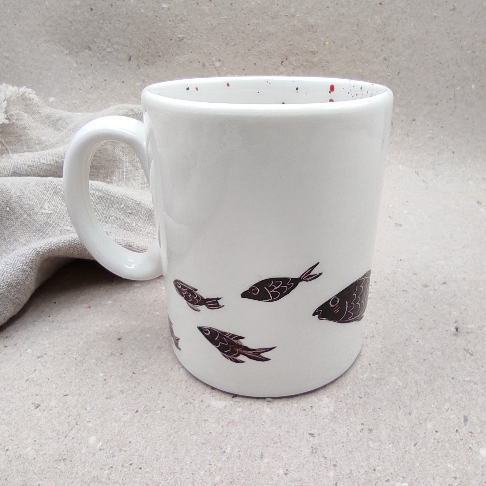 Mug desayuno cerámica con diseño de peces pintados a mano