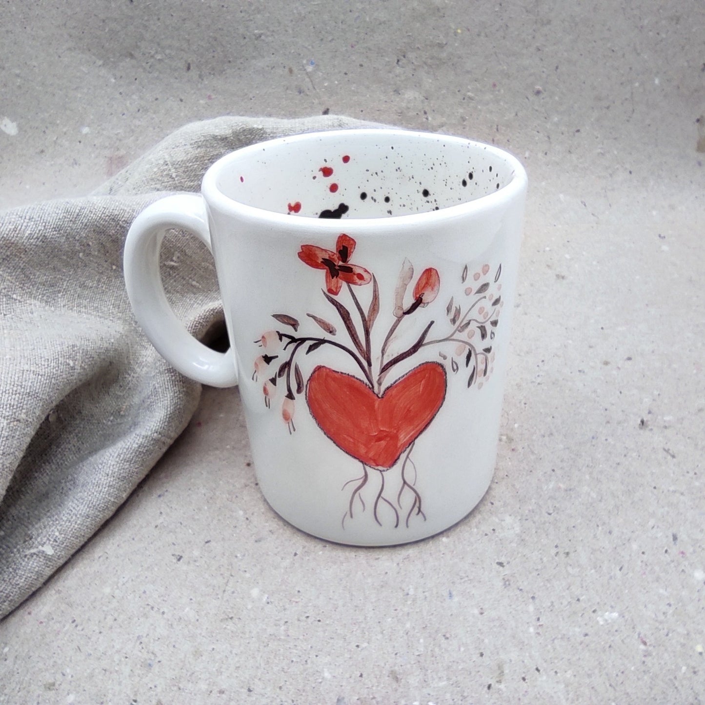Mug desayuno cerámica con diseño corazón  pintados a mano
