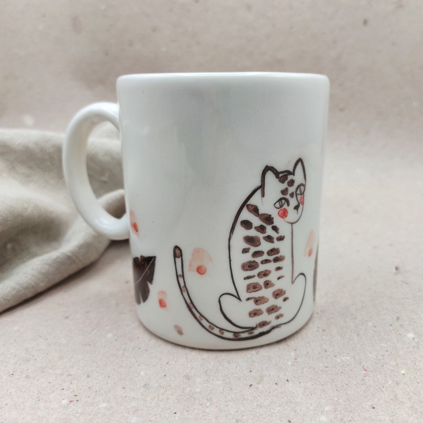 Mug desayuno cerámica con diseño de panteras y guepardos pintados a mano