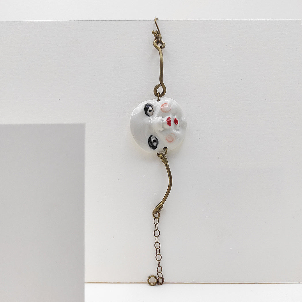 Pulsera caritas ojos negros sin pecas de latón con porcelana pintada a mano ajustable