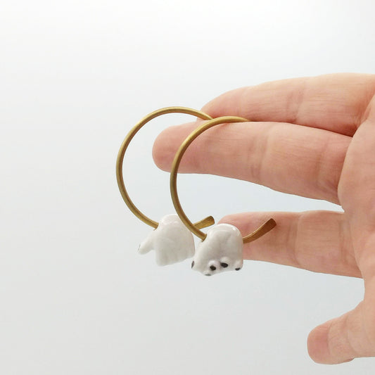 Par de pendientes aro con manitas derecha e izquierda latón porcelana