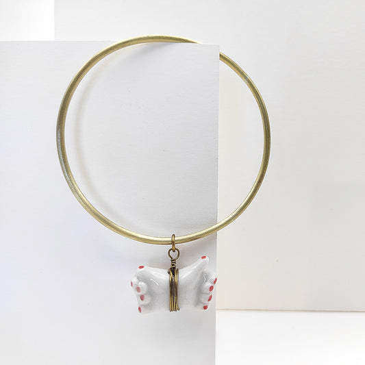 Pulsera cerrada con colgante de latón y porcelana esmaltada pintada a mano